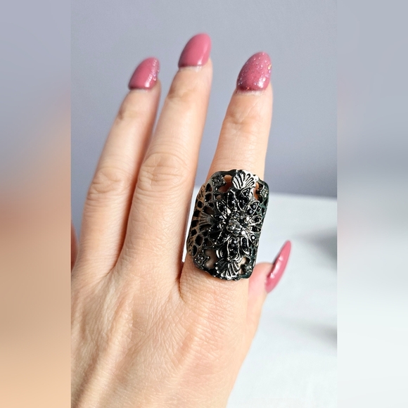 Intricate Dark Black Gray Floral Ring Size 7 - Picture 13 of 16